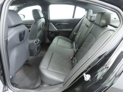 Certified 2025 BMW 530i image 22