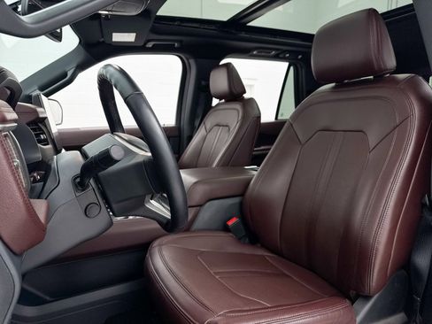 Used 2024 Ford Expedition Limited image 4