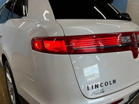 Used 2019 Lincoln MKT AWD image 9