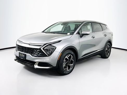 Used 2024 Kia Sportage LX FWD image 3