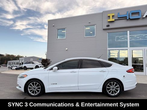 Used 2017 Ford Fusion SE w/ Equipment Group 602A image 9