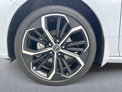Used 2023 Nissan Altima 2.5 SR AWD/4WD image 12