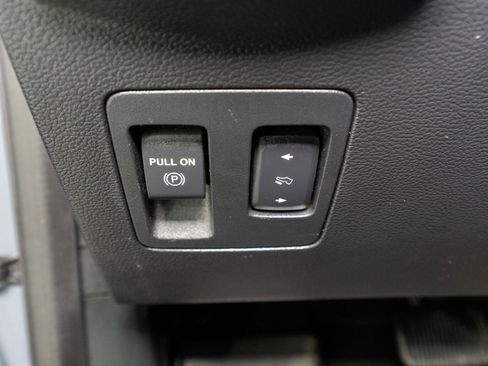 Used 2019 Ford F150 Lariat image 36