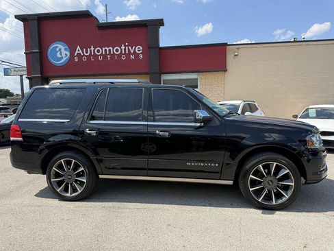 Used 2016 Lincoln Navigator Reserve AWD/4WD image 4