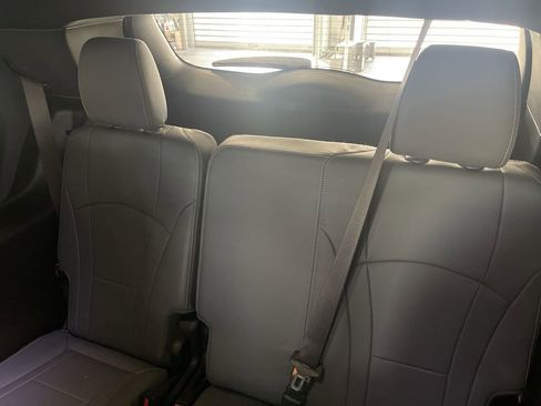 Used 2023 Buick Enclave Essence image 27