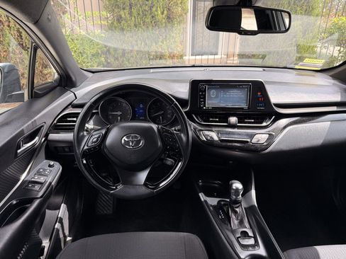 Used 2018 Toyota C-HR XLE FWD image 18