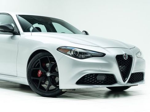 Used 2019 Alfa Romeo Giulia w/ Nero Edizione RWD image 4