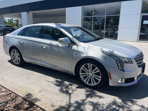 Used 2018 Cadillac XTS Luxury image 4