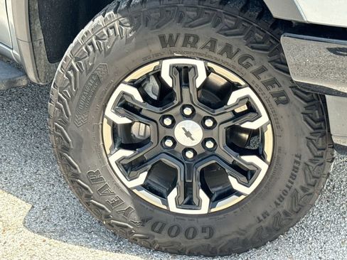 Used 2023 Chevrolet Silverado 1500 ZR2 w/ Technology Package AWD/4WD image 10