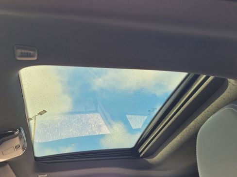 Used 2025 BMW 230i Coupe w/ Premium Package image 19