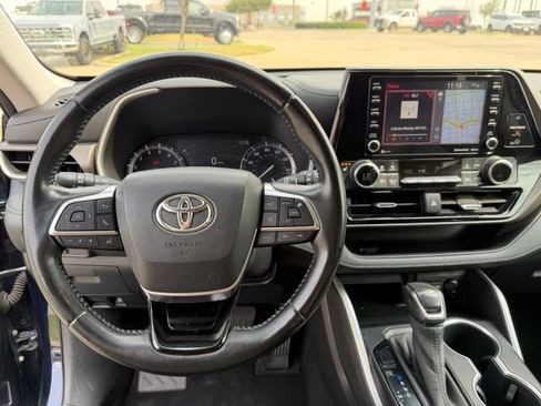 Used 2020 Toyota Highlander XLE AWD/4WD image 14