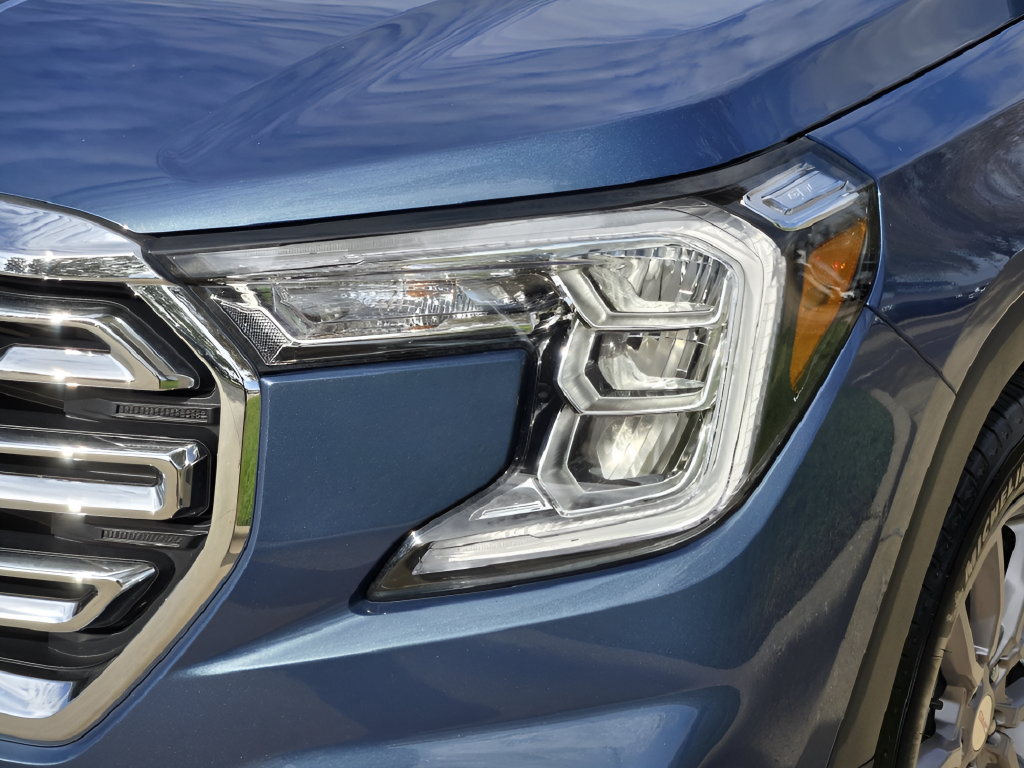 Used 2024 GMC Terrain SLT AWD/4WD image 9