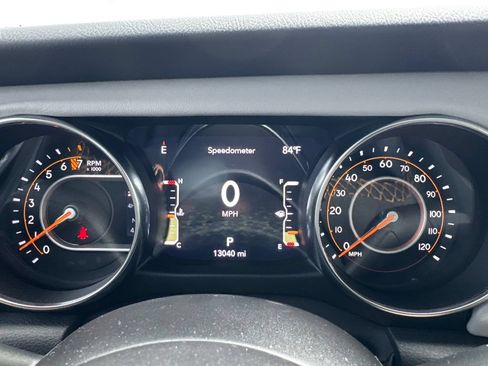 Used 2023 Jeep Gladiator Overland AWD/4WD image 13