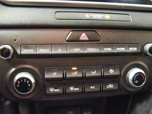 Used 2021 Kia Sportage LX image 17