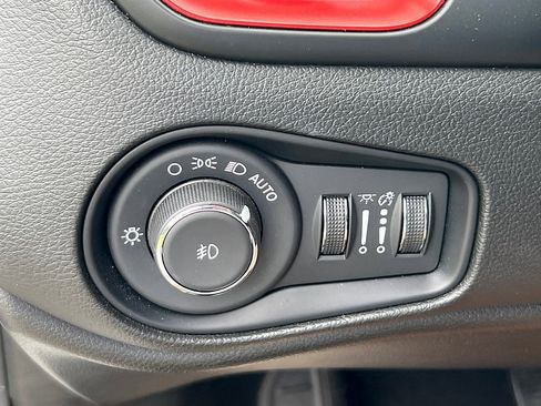 Used 2023 Jeep Renegade Trailhawk image 18