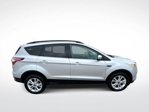Used 2018 Ford Escape SE w/ SE Sync 3 Package FWD image 9