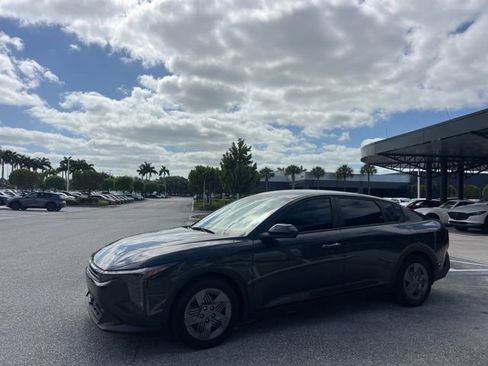 Used 2025 Kia K4 LX image 9