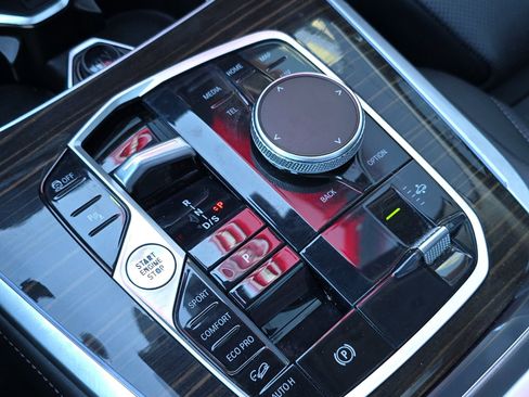 Used 2024 BMW X7 xDrive40i w/ Premium Package image 22