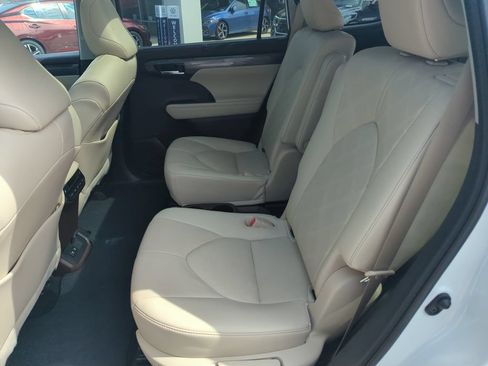 Used 2021 Toyota Highlander Platinum AWD/4WD image 31