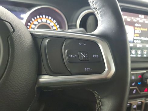 Used 2020 Jeep Wrangler Unlimited Sahara image 23