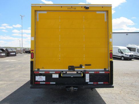 Used 2021 Ford E-350 and Econoline 350 Super Duty image 3