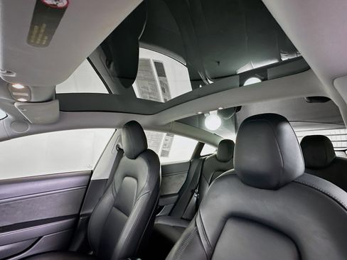 Used 2018 Tesla Model 3 Long Range image 24