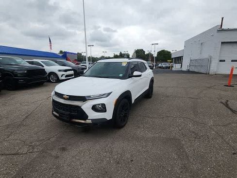 Used 2022 Chevrolet TrailBlazer ACTIV FWD image 2