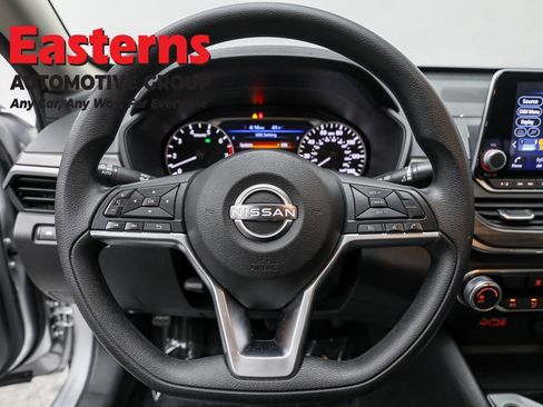 Used 2024 Nissan Altima 2.5 SV image 10