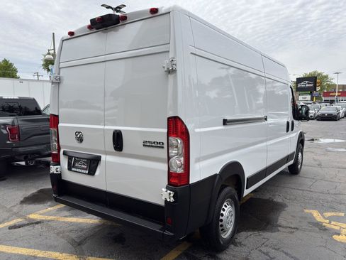 Used 2025 RAM ProMaster 2500 w/ Convenience Group FWD image 11