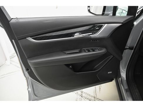 Used 2025 Cadillac XT6 Premium Luxury w/ Technology Package image 31