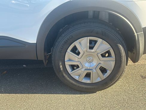 New 2026 Nissan Kicks S image 19