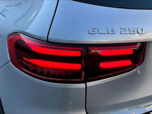 Used 2025 Mercedes-Benz GLB 250 image 28