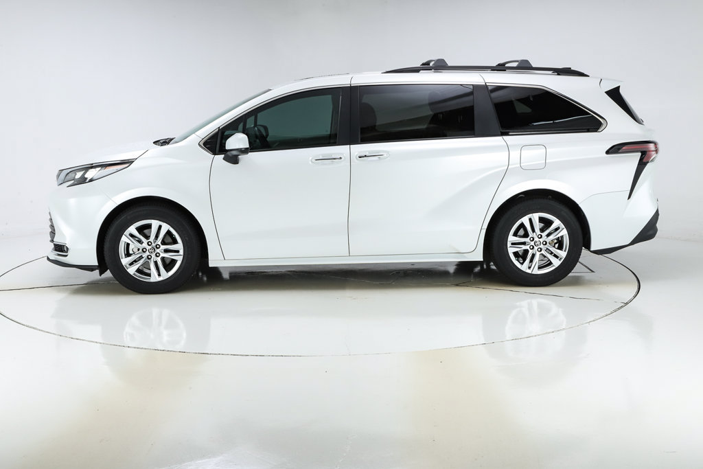 Used 2024 Toyota Sienna XLE w/ XLE Plus Package AWD/4WD image 5