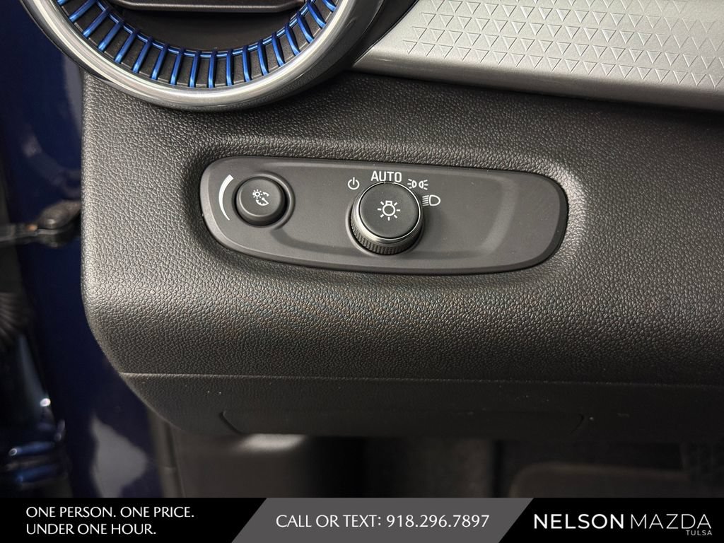 Used 2024 Chevrolet Trax LT w/ LT Convenience Package FWD image 28