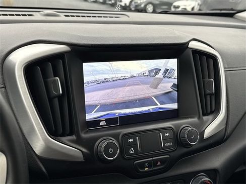 Used 2024 GMC Terrain SLT image 18
