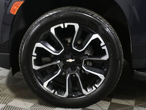 Used 2022 Chevrolet Tahoe LT w/ LT Signature Plus Package image 12