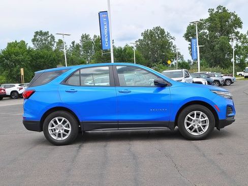 Used 2024 Chevrolet Equinox LS FWD image 2