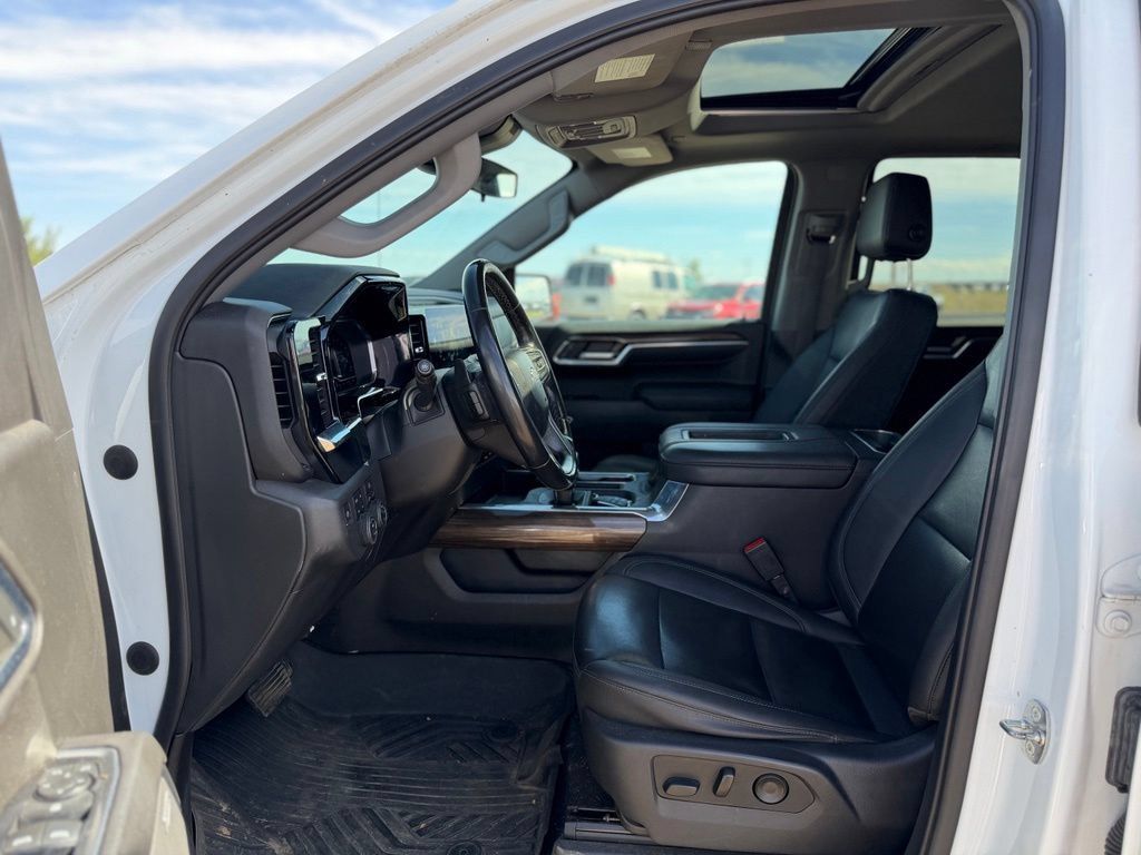 Certified 2022 Chevrolet Silverado 1500 LT Trail Boss w/ Convenience Package II AWD/4WD image 2