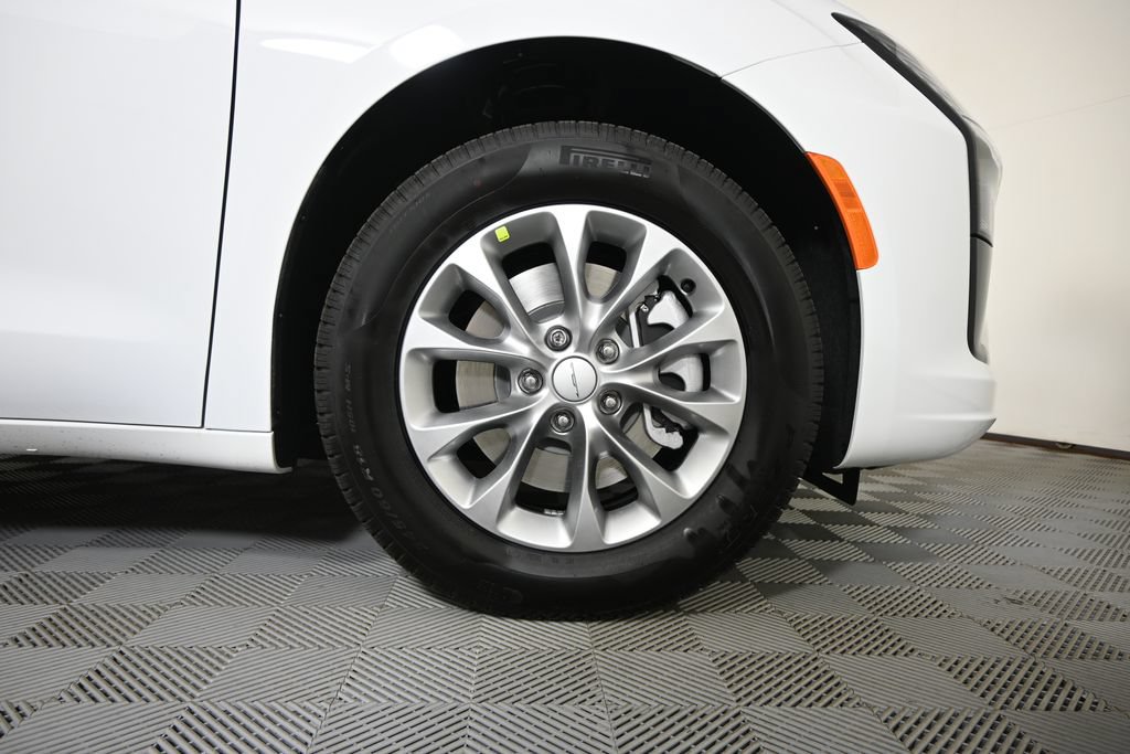 New 2027 Chrysler Pacifica Select AWD/4WD image 11
