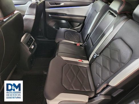 Used 2024 Volkswagen Atlas Peak Edition SE AWD/4WD image 39