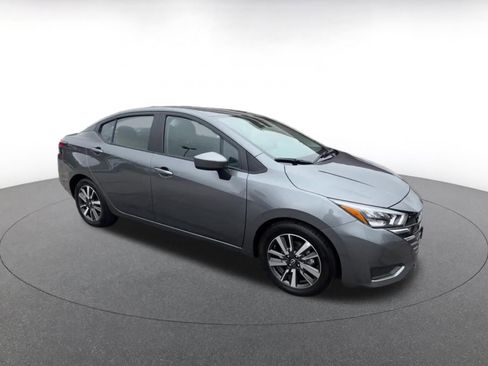 Used 2025 Nissan Versa SV FWD image 2
