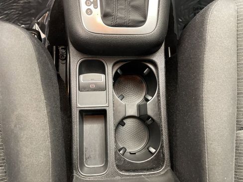 Used 2014 Volkswagen Tiguan S image 13