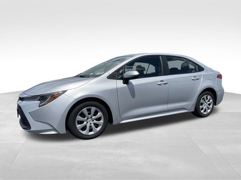 Used 2024 Toyota Corolla LE FWD image 4