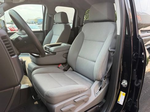 Used 2019 Chevrolet Silverado 1500 Custom w/ Custom Convenience Package AWD/4WD image 8