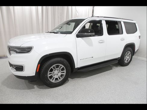Used 2024 Jeep Wagoneer 4WD w/ Convenience Group I image 3