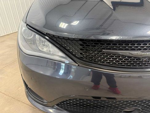 Used 2020 Chrysler Pacifica Limited FWD image 4