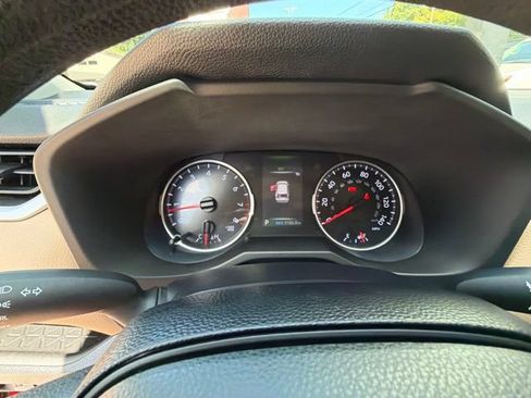 Used 2019 Toyota RAV4 LE FWD image 33
