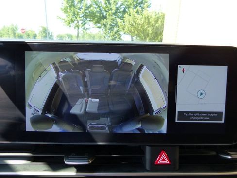 Used 2025 Kia Carnival EX FWD image 34