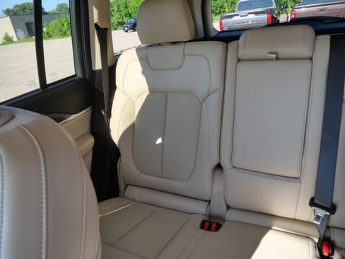 Used 2022 Jeep Grand Cherokee Limited w/ Luxury Tech Group II AWD/4WD image 12