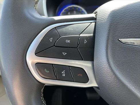 Certified 2023 Chrysler Pacifica Touring-L FWD image 18